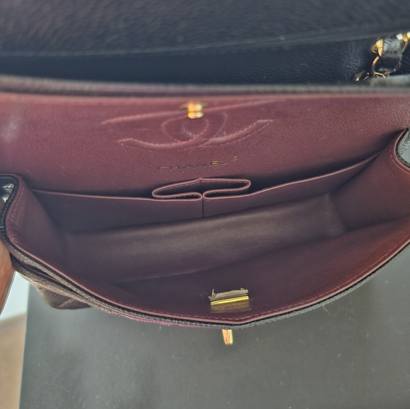 The Icon Classic Chanel Bag 11.12 - Picture 2 of 5